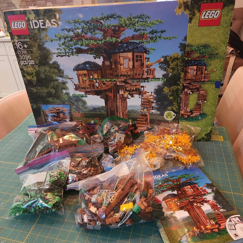 LEGO Ideas Treehouse Retired 21318